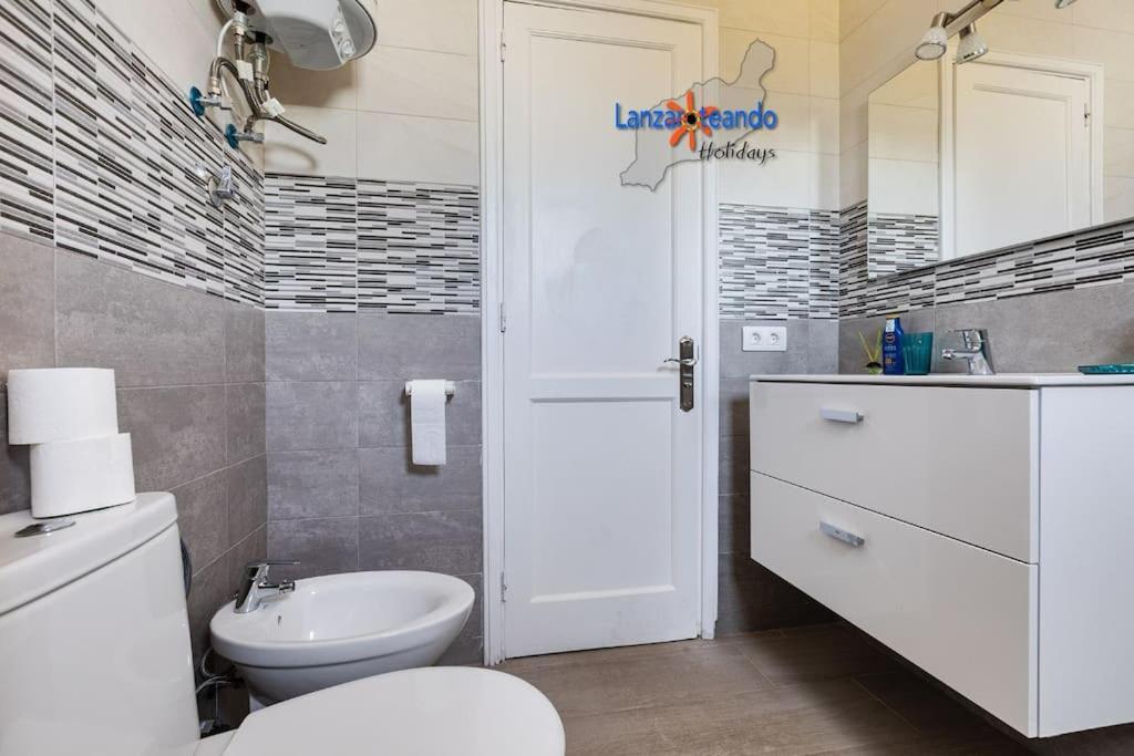 Vivienda Vacacional Papillon Costa Teguise Exterior photo