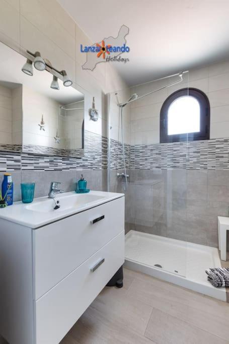 Vivienda Vacacional Papillon Costa Teguise Exterior photo
